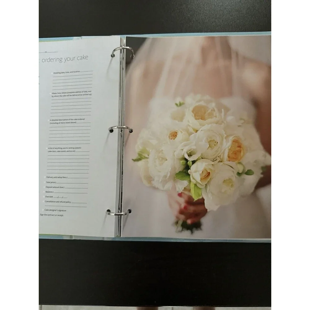 The Knot Ultimate Wedding Planner and Organizer Book . Carley Roney.